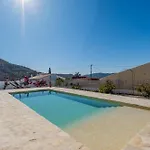 Villa Cayetana - Spacious 4-Bedroom Villa With Private Pool Terrace & Bbq