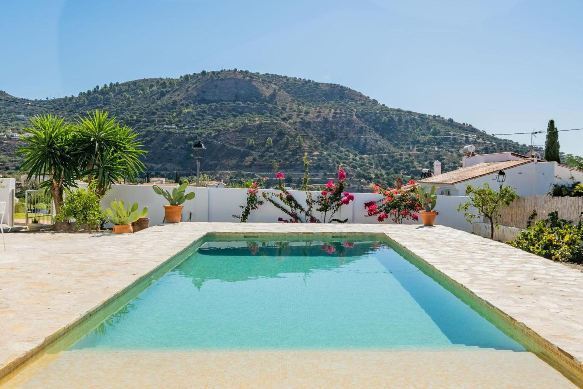 Villa Cayetana - Spacious 4-bedroom With Private Pool Terrace & Bbq