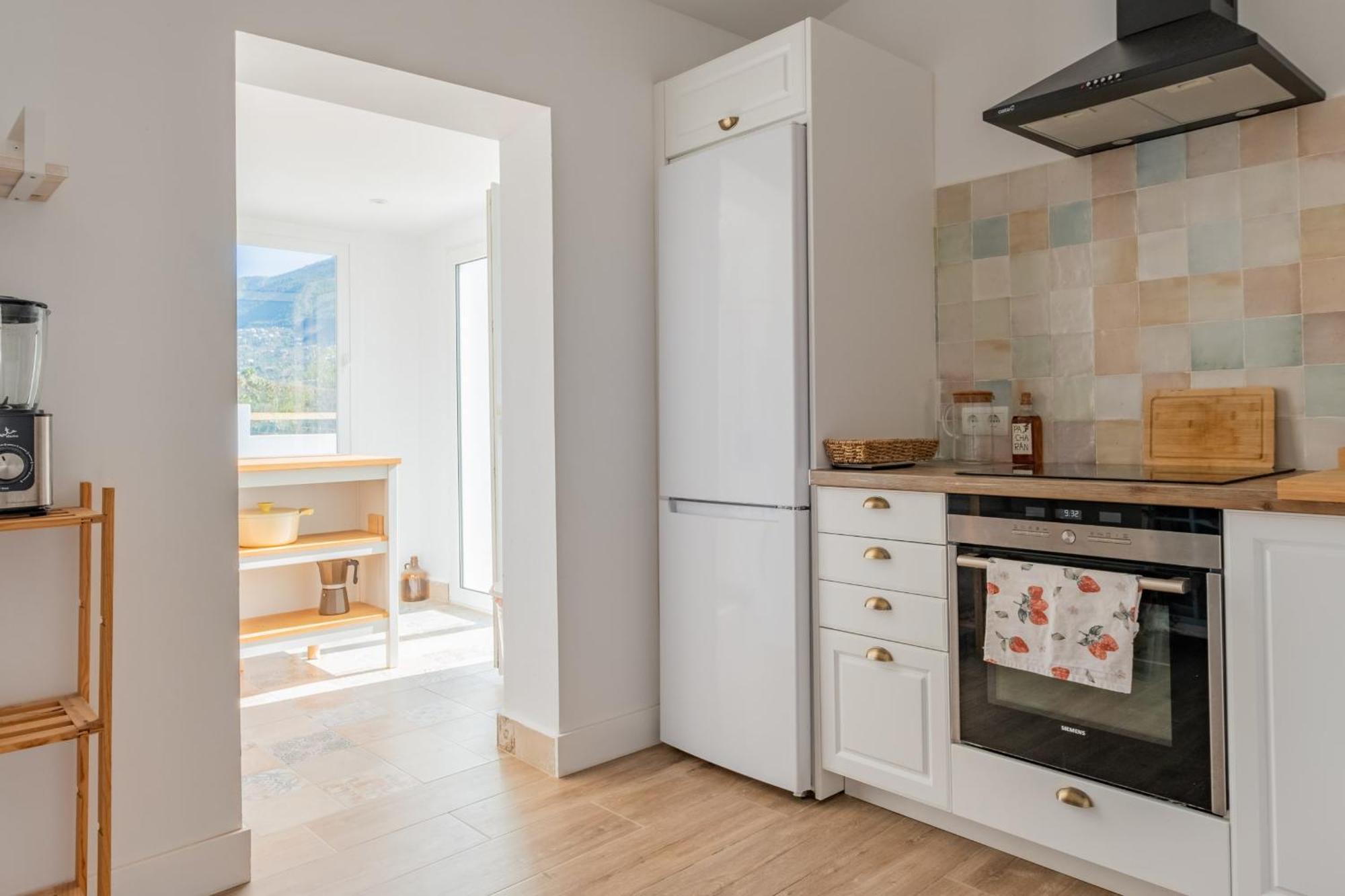 Cayetana - Spacious 4-bedroom With Private Pool Terrace & Bbq