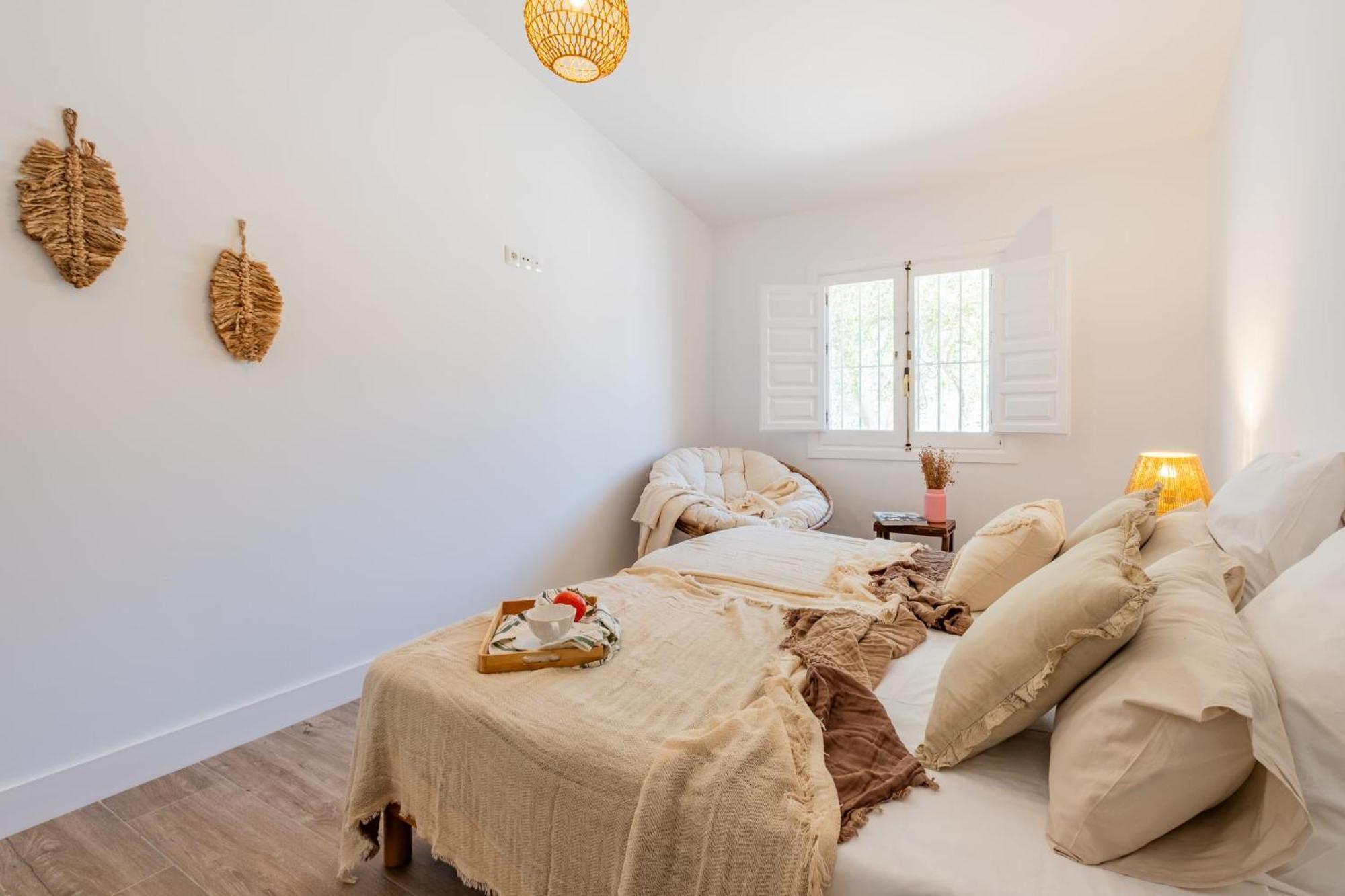 Villa Cayetana - Spacious 4-bedroom With Private Pool Terrace & Bbq *