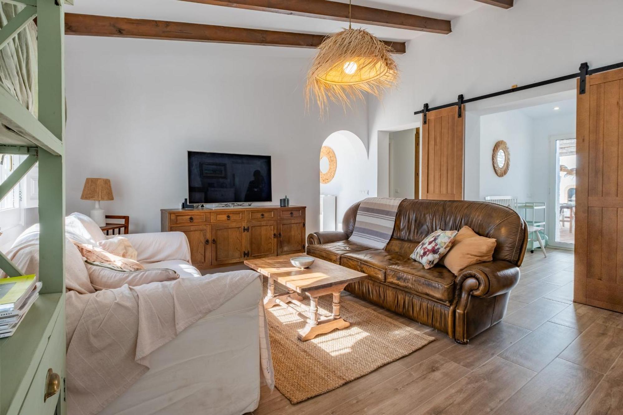 Villa Cayetana - Spacious 4-bedroom With Private Pool Terrace & Bbq *