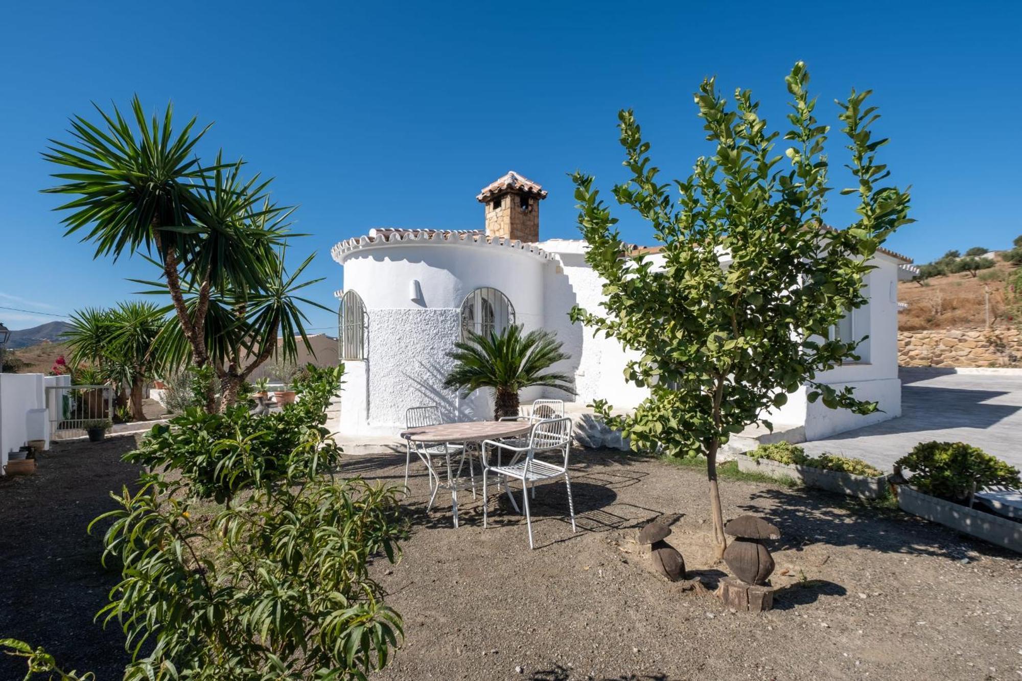 Cayetana - Spacious 4-bedroom With Private Pool Terrace & Bbq Villa